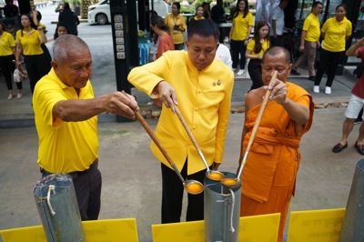 Nongnooch Garden Pattaya Continues the Candle Casting Tradition for 9 Temples in Celebration of Asalha Bucha Day