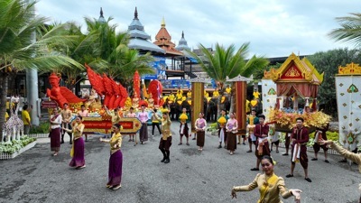 Nongnooch Garden Pattaya Upholds Thai Traditions with Grand Candle Procession Featuring Elephants