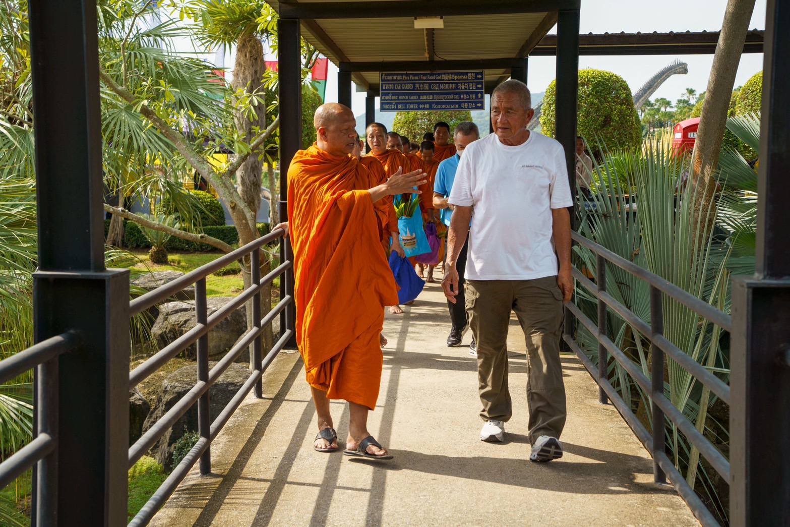 Nongnooch Garden Pattaya Holds Auspicious Flag Changing Ceremony, Installing Nine Prayer Flags for Good Fortune